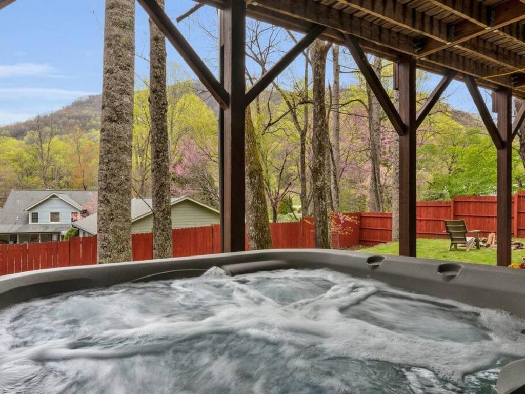 Soco Serene Cabin In The Heart Of Maggie Valley Exterior foto